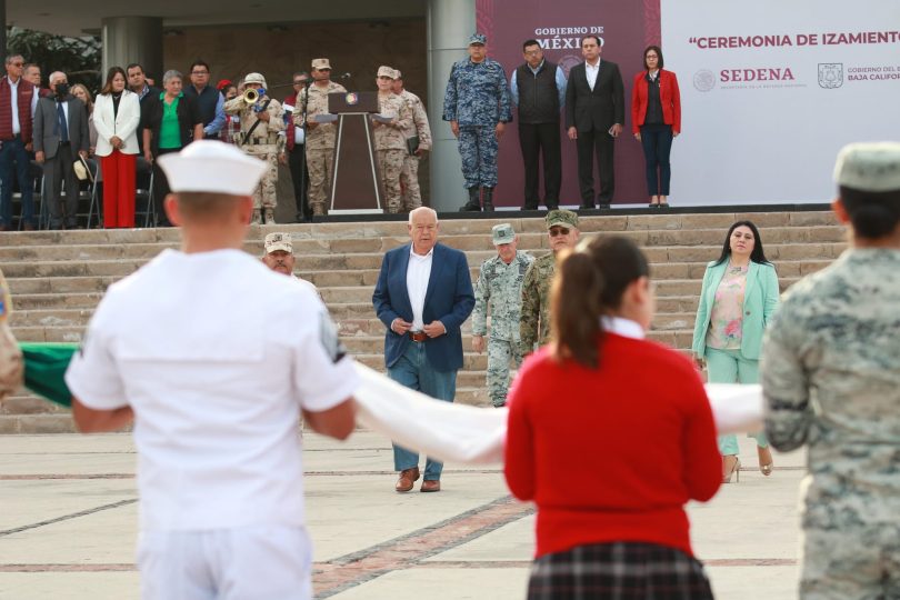 Encabeza Gobernador V Ctor Castro Cos O Izamiento De Bandera Gobierno