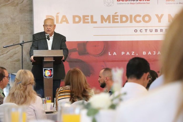 Reconoce Gobernador Víctor Castro Cosío Labor De Los Médicos Y Las Médicas De Baja California 8990